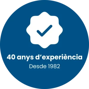 Imatge commemorativa dels 40 anys de trajectòria de la Clínica Veterinària Arasa, referent veterinari a Tortosa